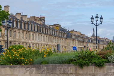 Garonne nehrindeki Bordeaux şehrinde.