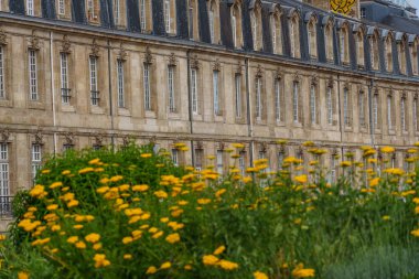 Garonne nehrindeki Bordeaux şehrinde.