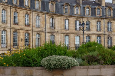 Garonne nehrindeki Bordeaux şehrinde.