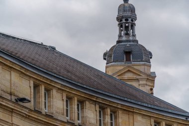 Garonne nehrindeki Bordeaux şehrinde.
