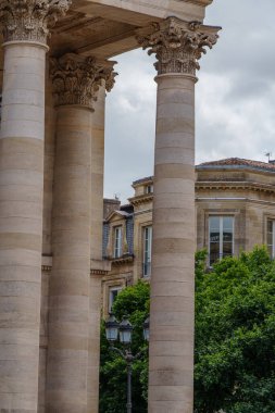 Garonne nehrindeki Bordeaux şehrinde.