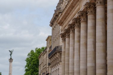 Garonne nehrindeki Bordeaux şehrinde.