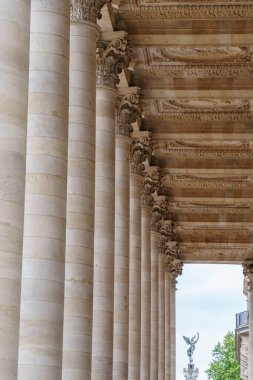 Garonne nehrindeki Bordeaux şehrinde.