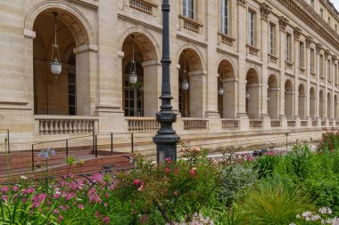 Garonne nehrindeki Bordeaux şehrinde.
