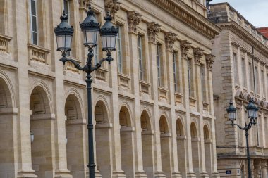 Garonne nehrindeki Bordeaux şehrinde.