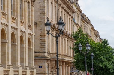 Garonne nehrindeki Bordeaux şehrinde.