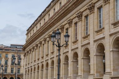 Garonne nehrindeki Bordeaux şehrinde.