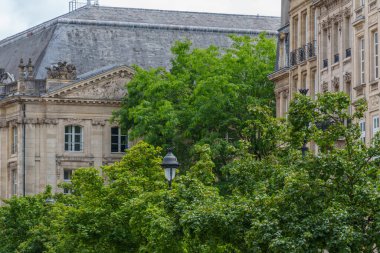 Garonne nehrindeki Bordeaux şehrinde.