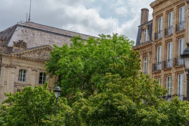 Garonne nehrindeki Bordeaux şehrinde.