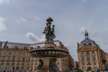 Garonne nehrindeki Bordeaux şehrinde.