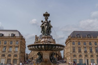 Garonne nehrindeki Bordeaux şehrinde.