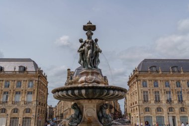 Garonne nehrindeki Bordeaux şehrinde.