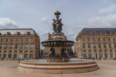 Garonne nehrindeki Bordeaux şehrinde.