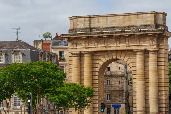 Garonne nehrindeki Bordeaux şehrinde.