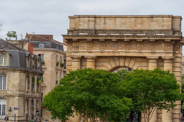 Garonne nehrindeki Bordeaux şehrinde.