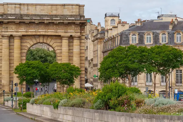 Garonne nehrindeki Bordeaux şehrinde.