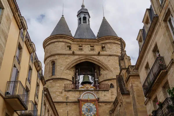 Garonne nehrindeki Bordeaux şehrinde.