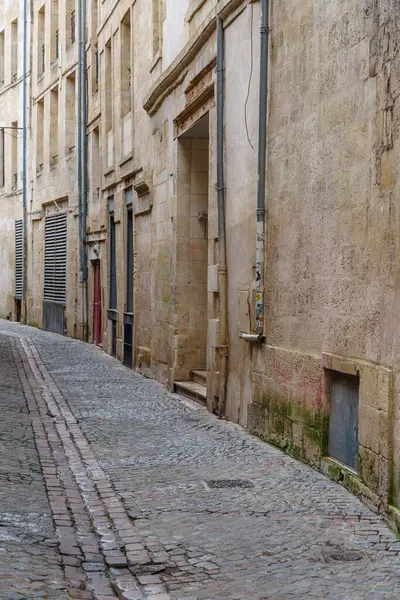 Garonne nehrindeki Bordeaux şehrinde.