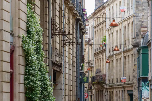 Garonne nehrindeki Bordeaux şehrinde.