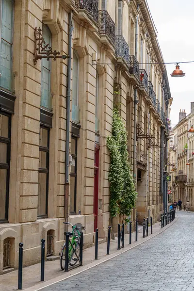 Garonne nehrindeki Bordeaux şehrinde.