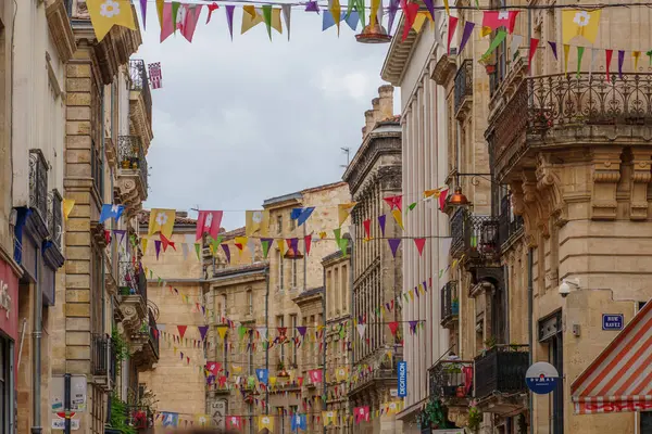 Garonne nehrindeki Bordeaux şehrinde.