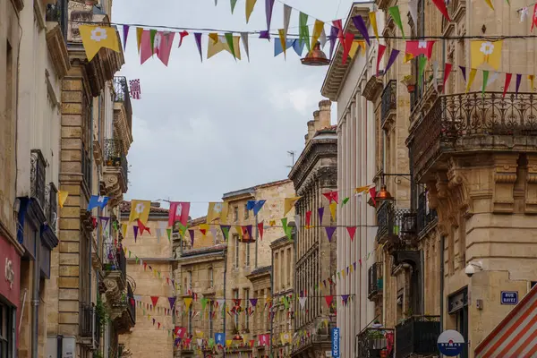 Garonne nehrindeki Bordeaux şehrinde.