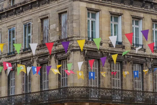 Garonne nehrindeki Bordeaux şehrinde.