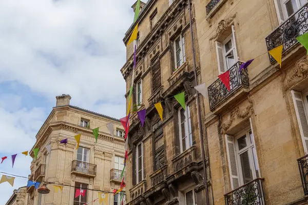 Garonne nehrindeki Bordeaux şehrinde.