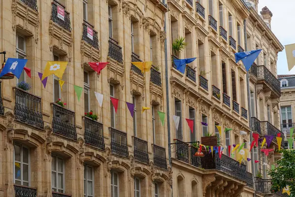 Garonne nehrindeki Bordeaux şehrinde.