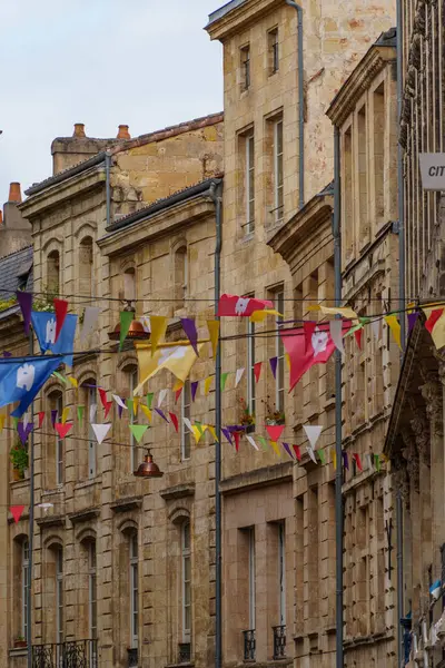 Garonne nehrindeki Bordeaux şehrinde.