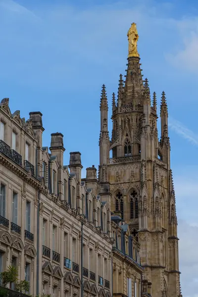 Garonne nehrindeki Bordeaux şehrinde.