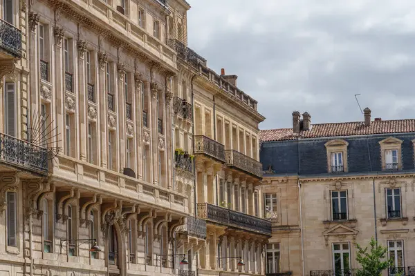 Garonne nehrindeki Bordeaux şehrinde.