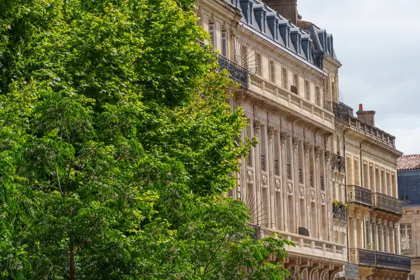 Garonne nehrindeki Bordeaux şehrinde.