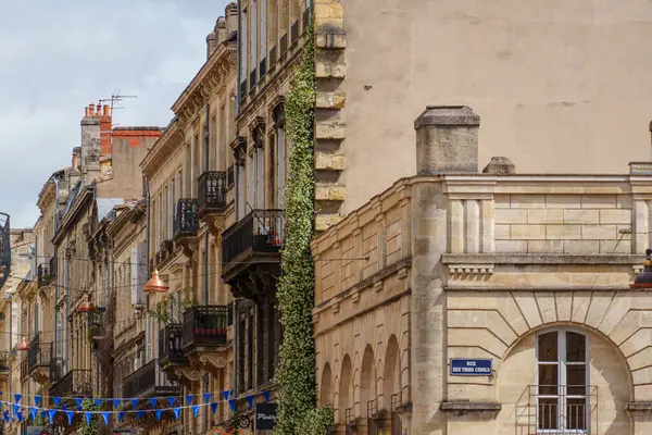 Garonne nehrindeki Bordeaux şehrinde.