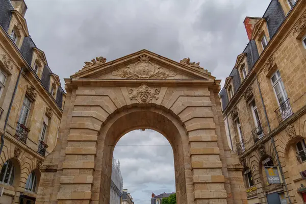 Garonne nehrindeki Bordeaux şehrinde.