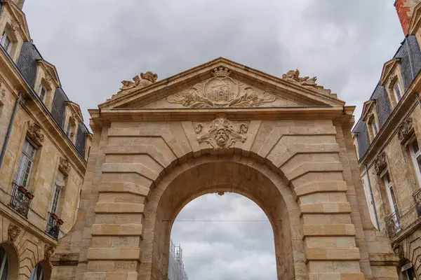 Garonne nehrindeki Bordeaux şehrinde.