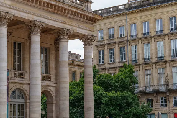 Garonne nehrindeki Bordeaux şehrinde.