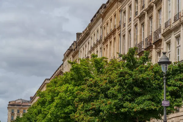 Garonne nehrindeki Bordeaux şehrinde.