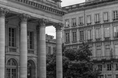 Garonne nehrindeki Bordeaux şehrinde.