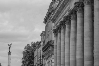 Garonne nehrindeki Bordeaux şehrinde.