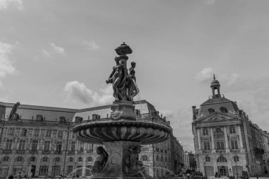 Garonne nehrindeki Bordeaux şehrinde.