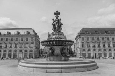 Garonne nehrindeki Bordeaux şehrinde.