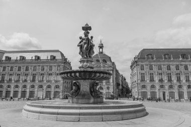 Garonne nehrindeki Bordeaux şehrinde.