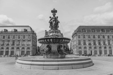 Garonne nehrindeki Bordeaux şehrinde.