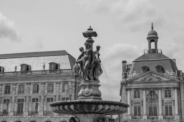 Garonne nehrindeki Bordeaux şehrinde.