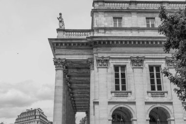 Garonne nehrindeki Bordeaux şehrinde.