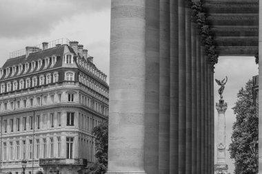 Garonne nehrindeki Bordeaux şehrinde.