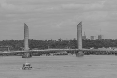 Garonne nehrindeki Bordeaux şehrinde.