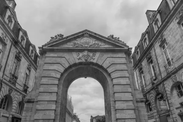 Garonne nehrindeki Bordeaux şehrinde.