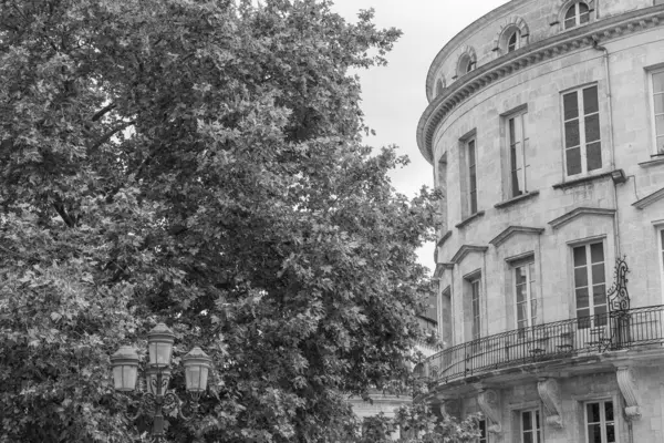 Garonne nehrindeki Bordeaux şehrinde.